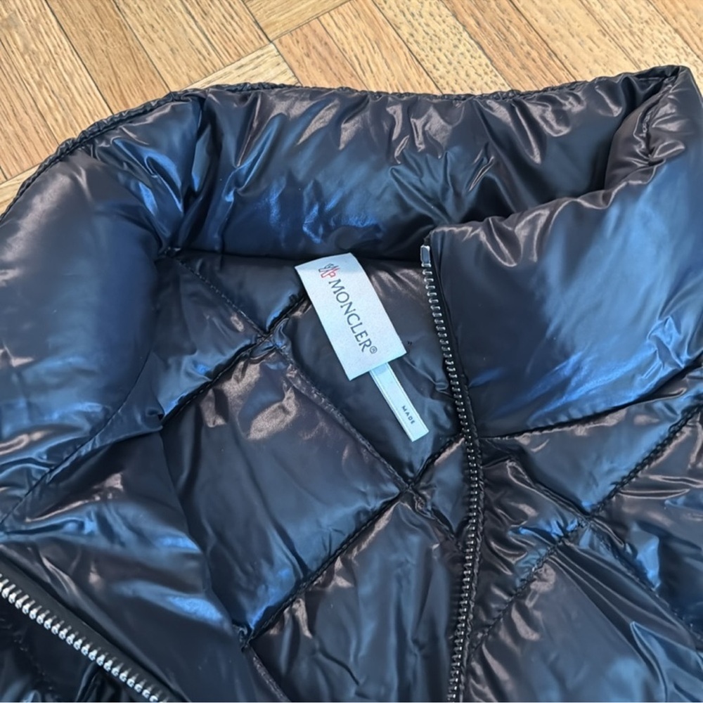 Moncler women’s black jacket - Picture 6 of 11